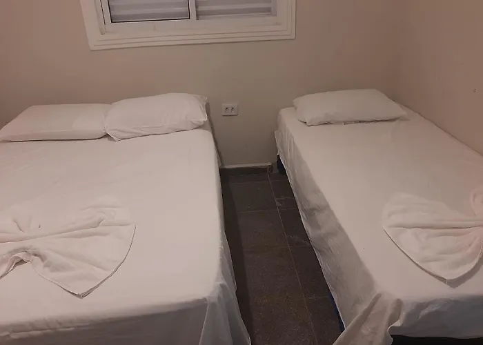 Chale Com Ar 2 Quadras Da Praia Da Enseada Guarujá